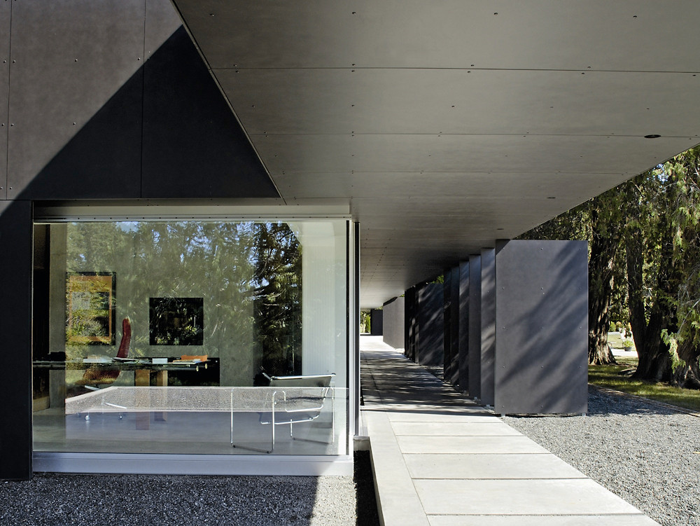 Linear House trên đảo Salt Spring, British Columbia