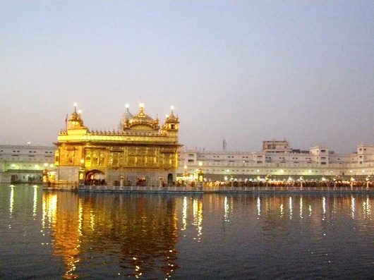 Ánh vàng rạng ngời rực rỡ Amritsar Ánh vàng rạng ngời rực rỡ Amritsar - Archi