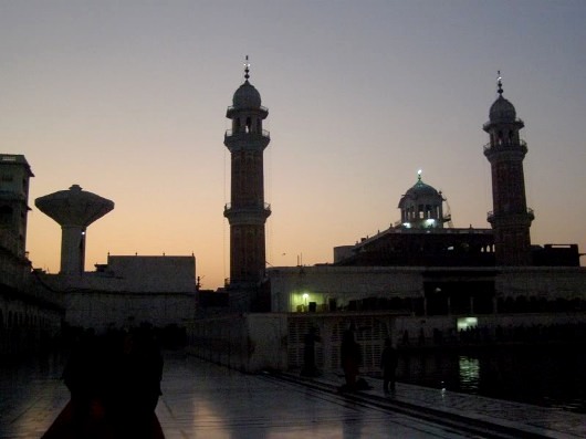 Ánh vàng rạng ngời rực rỡ Amritsar Ánh vàng rạng ngời rực rỡ Amritsar - Archi