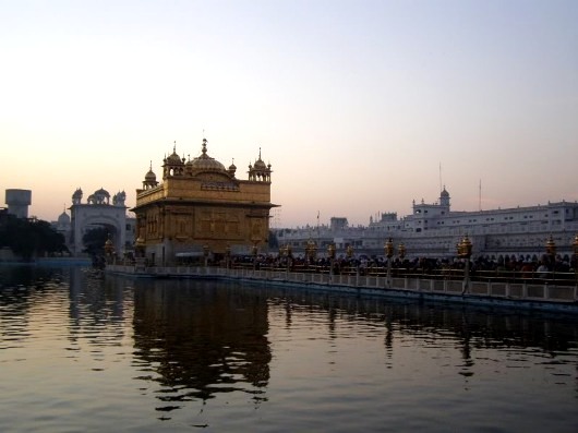 Ánh vàng rạng ngời rực rỡ Amritsar Ánh vàng rạng ngời rực rỡ Amritsar - Archi