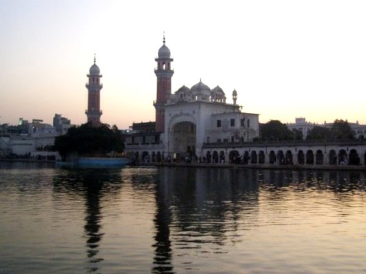 Ánh vàng rạng ngời rực rỡ Amritsar Ánh vàng rạng ngời rực rỡ Amritsar - Archi