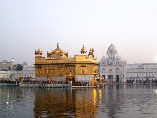 Ánh vàng rạng ngời rực rỡ Amritsar Ánh vàng rạng ngời rực rỡ Amritsar - Archi
