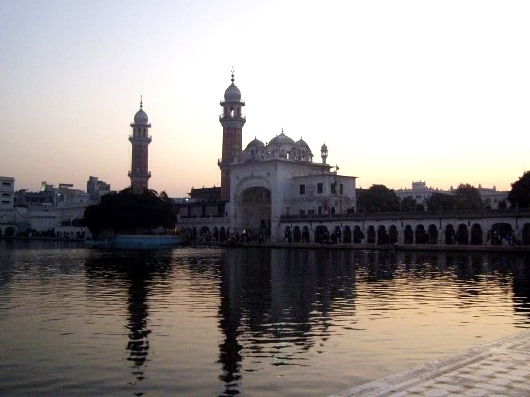 Ánh vàng rạng ngời rực rỡ Amritsar Ánh vàng rạng ngời rực rỡ Amritsar - Archi