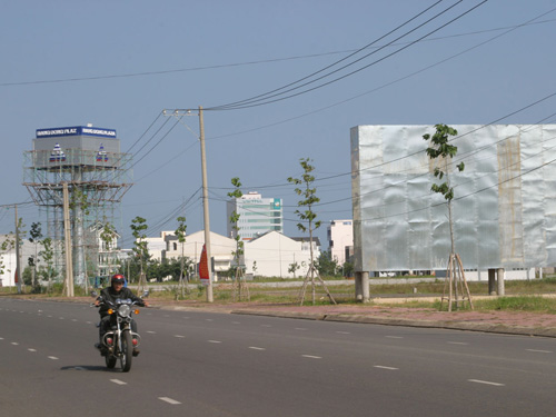 Đất “vàng” bỏ hoang