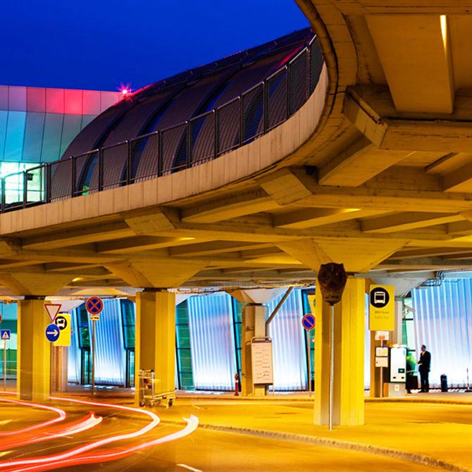 Độc đáo với kiến trúc nhà ga sân bay ở Budapest Độc đáo với kiến trúc nhà ga sân bay ở Budapest - Archi