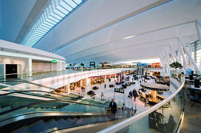 Độc đáo với kiến trúc nhà ga sân bay ở Budapest Độc đáo với kiến trúc nhà ga sân bay ở Budapest - Archi