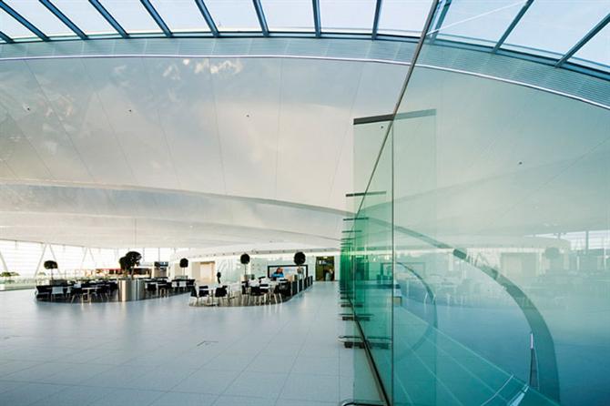 Độc đáo với kiến trúc nhà ga sân bay ở Budapest Độc đáo với kiến trúc nhà ga sân bay ở Budapest - Archi